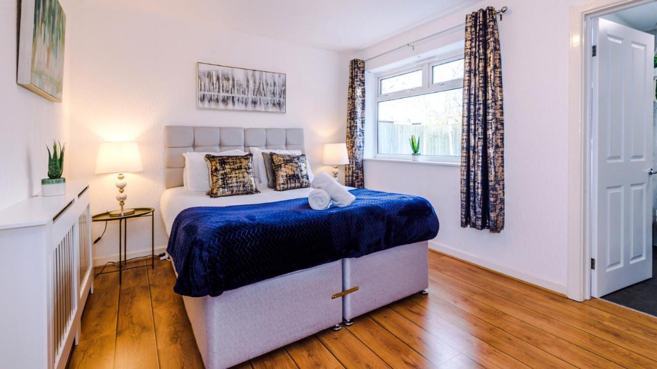 Newhall Road - 4 Bedroom Chester Home - Parking Wervin Exterior foto