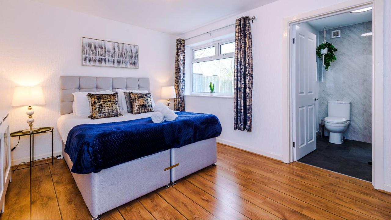 Newhall Road - 4 Bedroom Chester Home - Parking Wervin Exterior foto